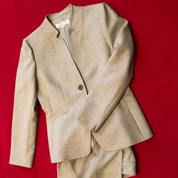 Tahari Suit - Picture 4 of 8